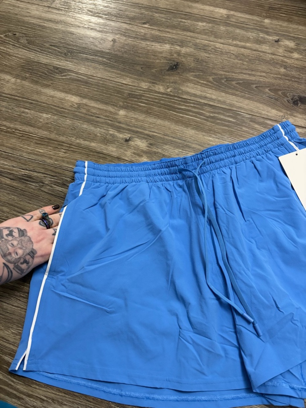 NWT Lululemon Court Rival High-Rise Short 3" (Pool Party/White) Size 12 - Picture 7 of 8